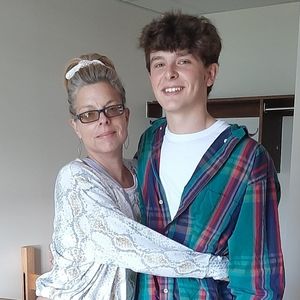 Meet your Posher, Lois